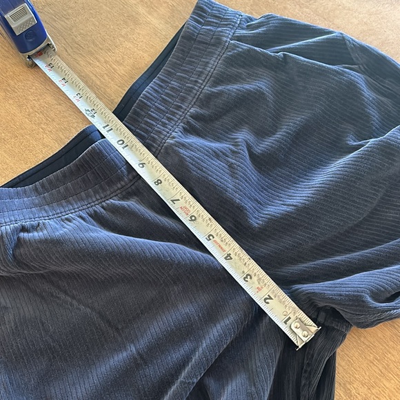 Lululemon Scuba Mid Rise Wide Leg Pant 7/8 Velvet Cord 8 True Navy - Picture 9 of 10